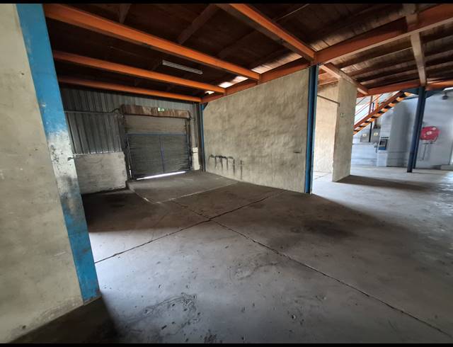 2,100M² WAREHOUSE TO LET IN HERIOTDALE